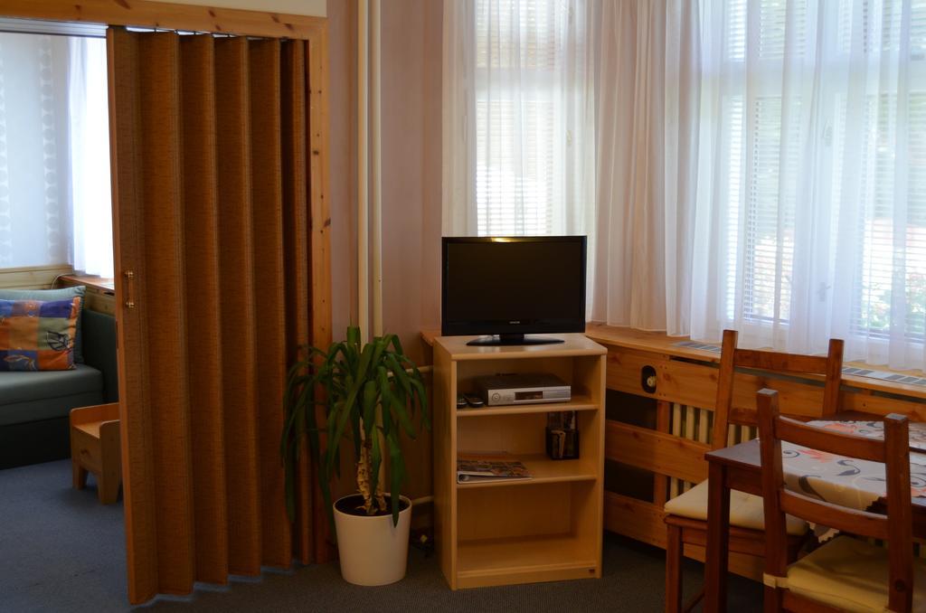 乌比托拉兹罗维公寓 哈拉霍夫 客房 照片